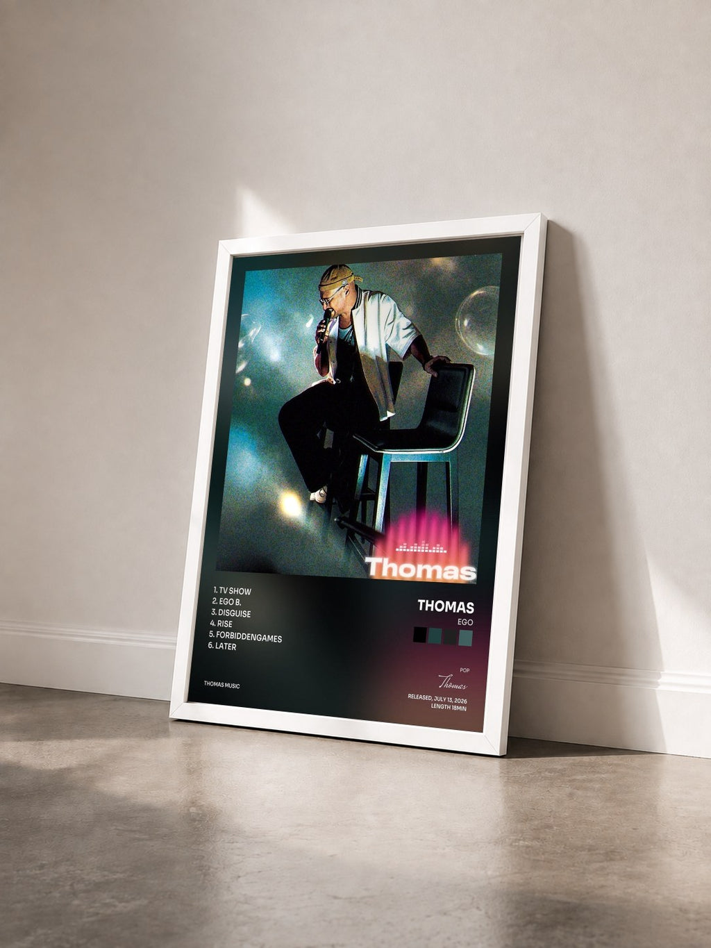 #blanc Tableau de l'album EgO de Thomas vu de trois quarts, cadre blanc