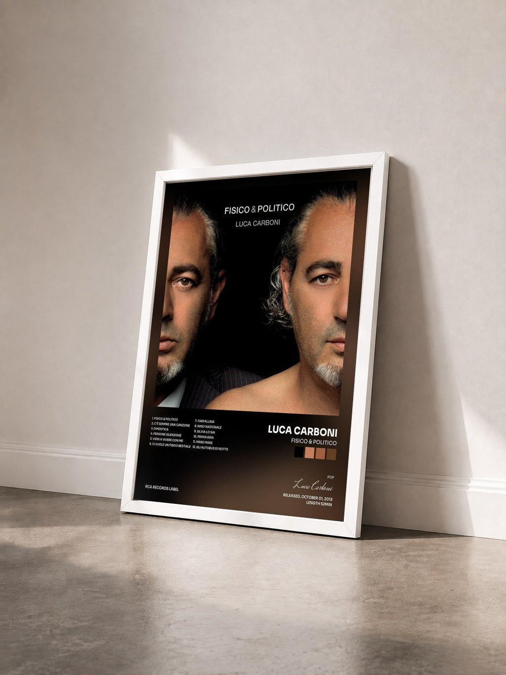 #blanc Tableau de l'album Fisico & Politico de Luca Carboni vu de trois quarts, cadre blanc