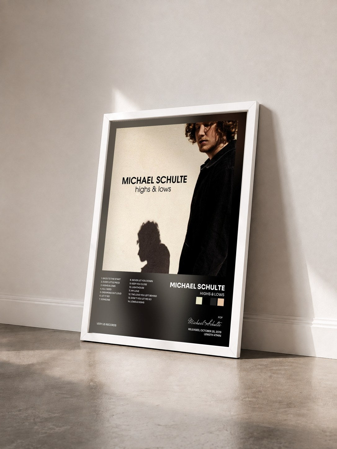 #blanc Tableau de l'album Highs & Lows de Michael Schulte vu de trois quarts, cadre blanc