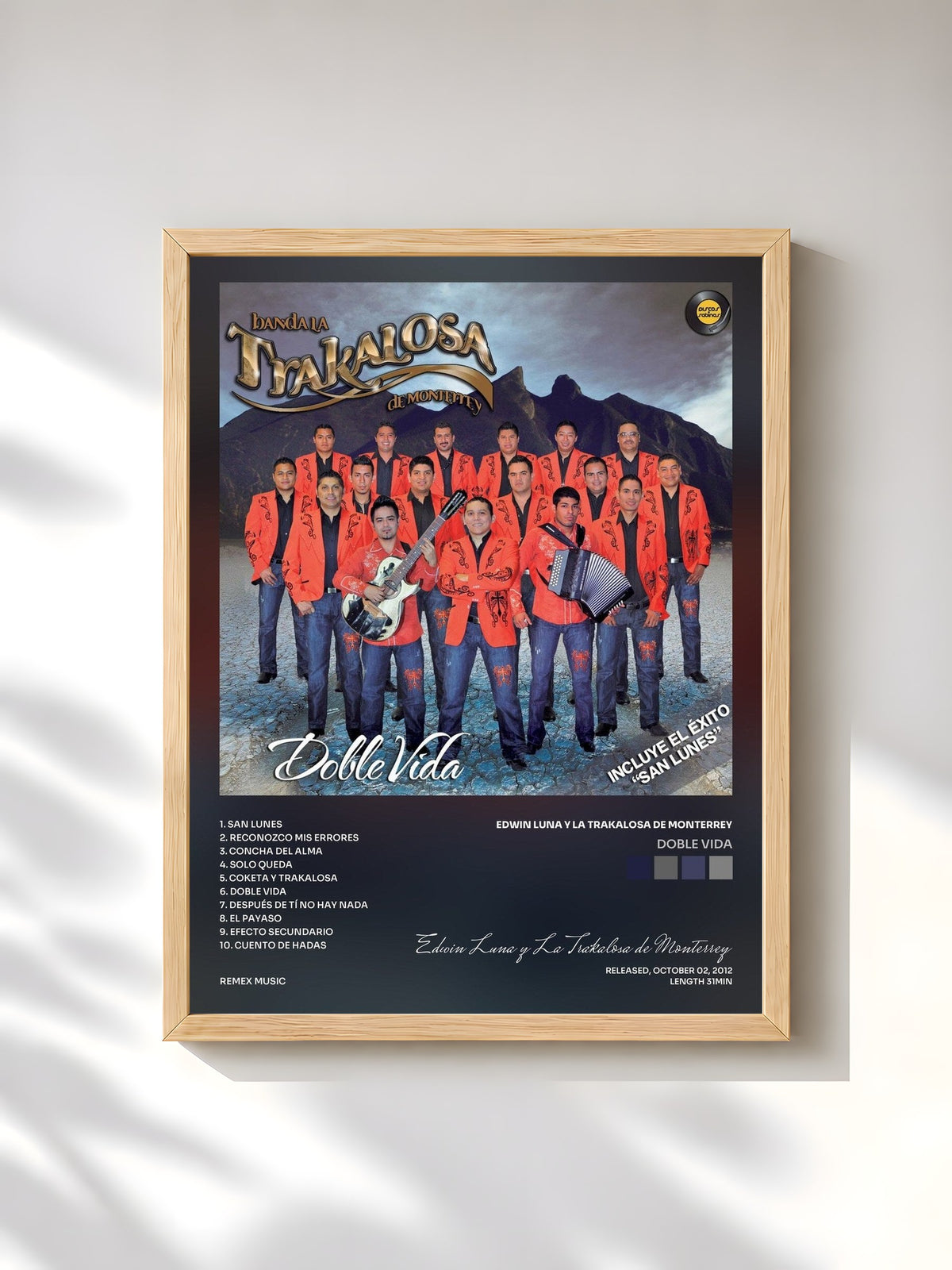 #bois Tableau de l'album Doble Vida de Edwin Luna y La Trakalosa de Monterrey, cadre en bois brut, imprimé et encadré en France
