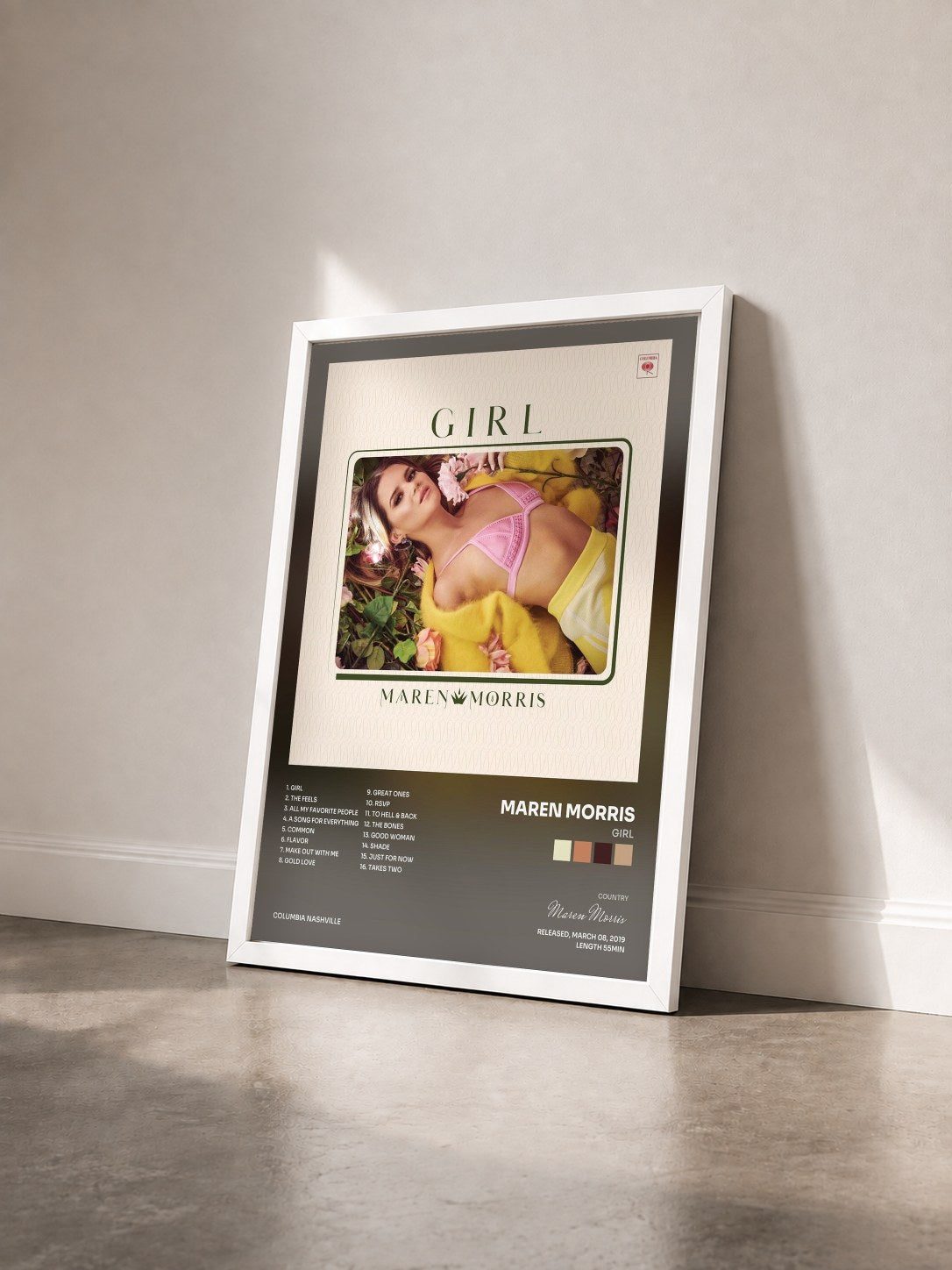 #blanc Tableau de l'album GIRL de Maren Morris vu de trois quarts, cadre blanc