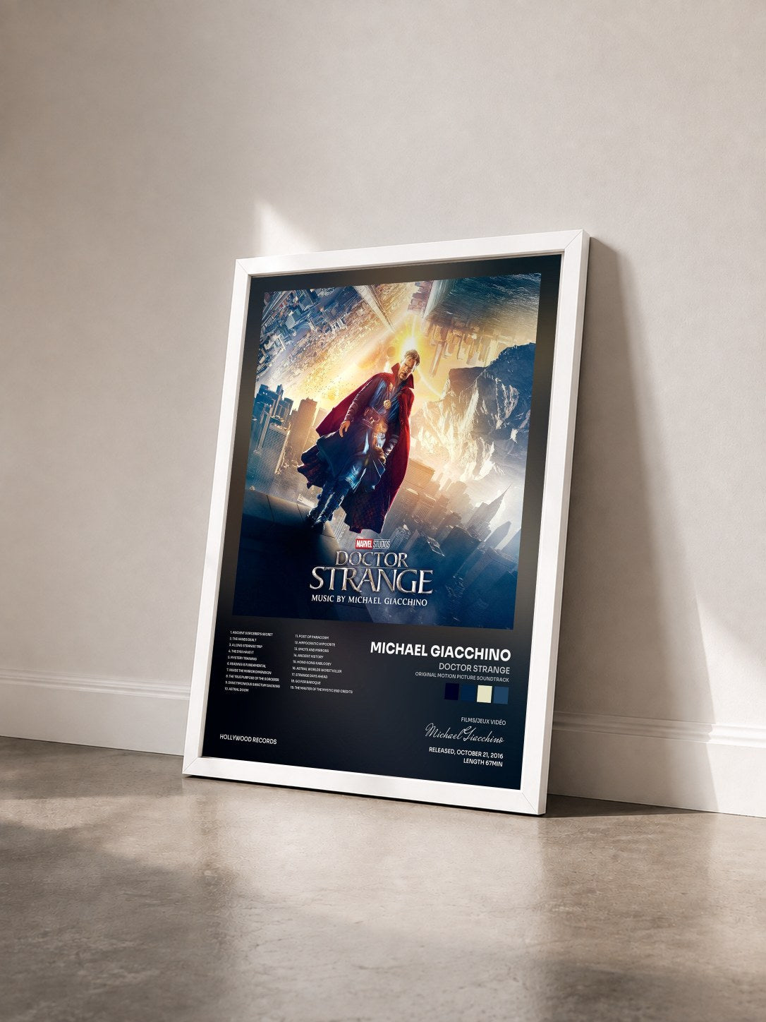 #blanc Tableau de l'album Doctor Strange (Original Motion Picture Soundtrack) de Michael Giacchino vu de trois quarts, cadre blanc