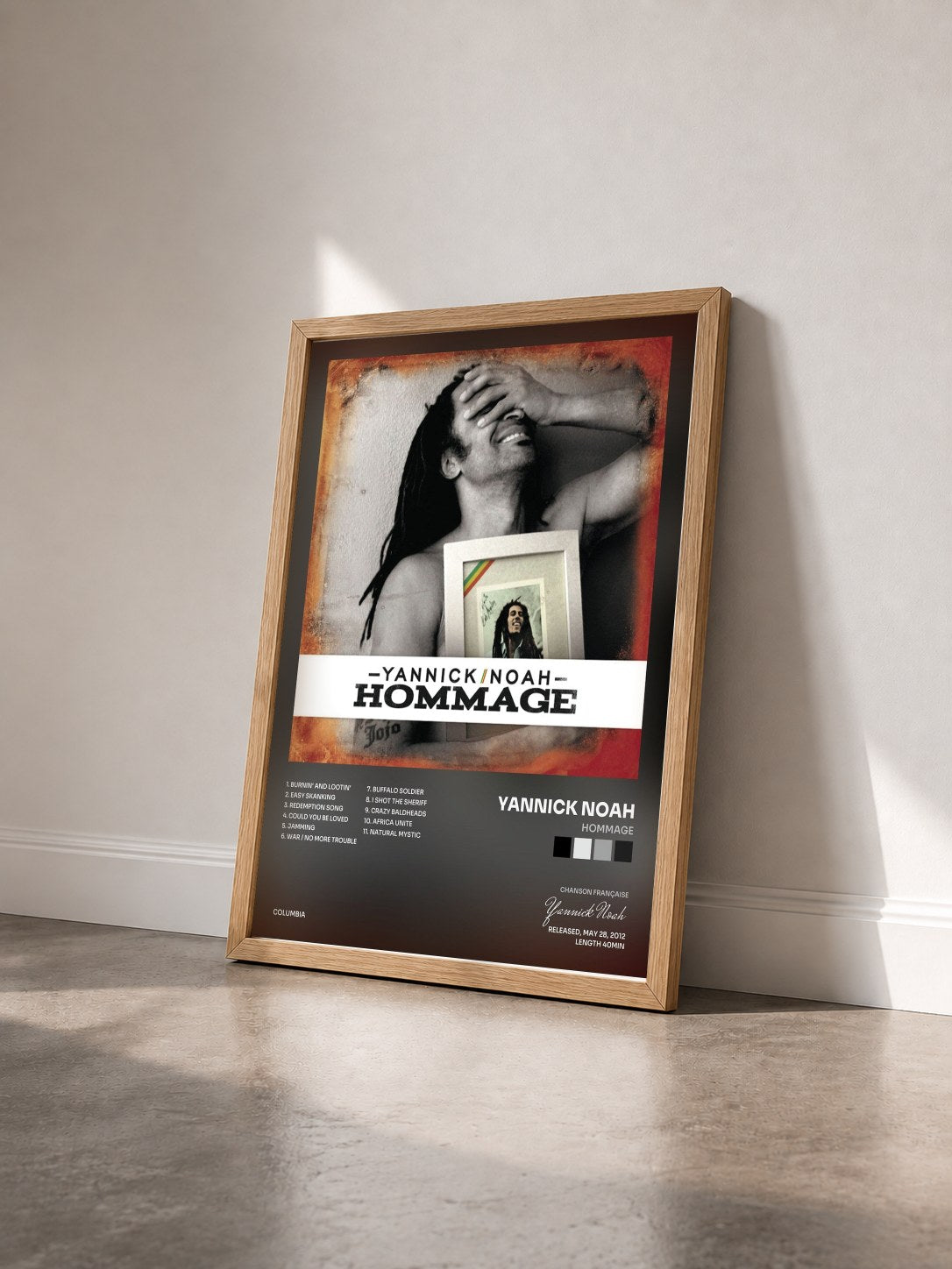 #bois Tableau de l'album Hommage de Yannick Noah vu de trois quarts, cadre en bois brut