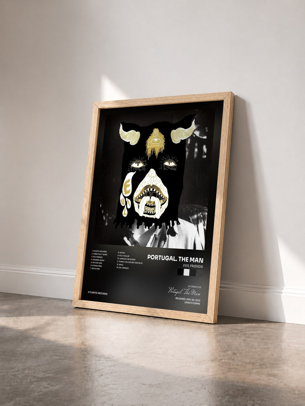 #bois Tableau de l'album Evil Friends de Portugal. The Man vu de trois quarts, cadre en bois brut