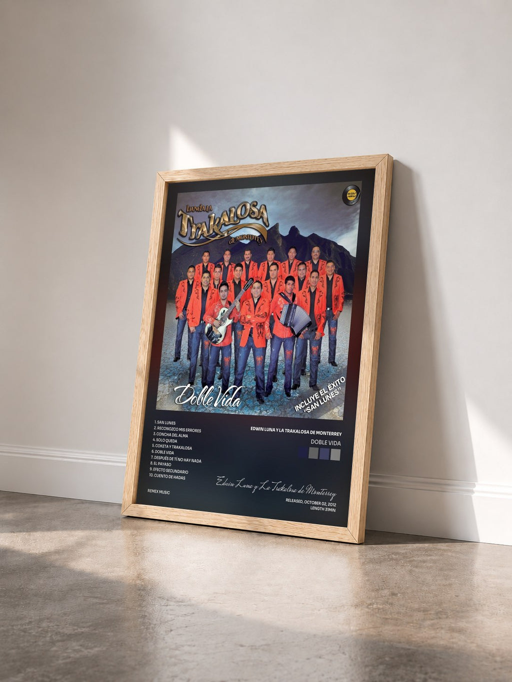 #bois Tableau de l'album Doble Vida de Edwin Luna y La Trakalosa de Monterrey vu de trois quarts, cadre en bois brut