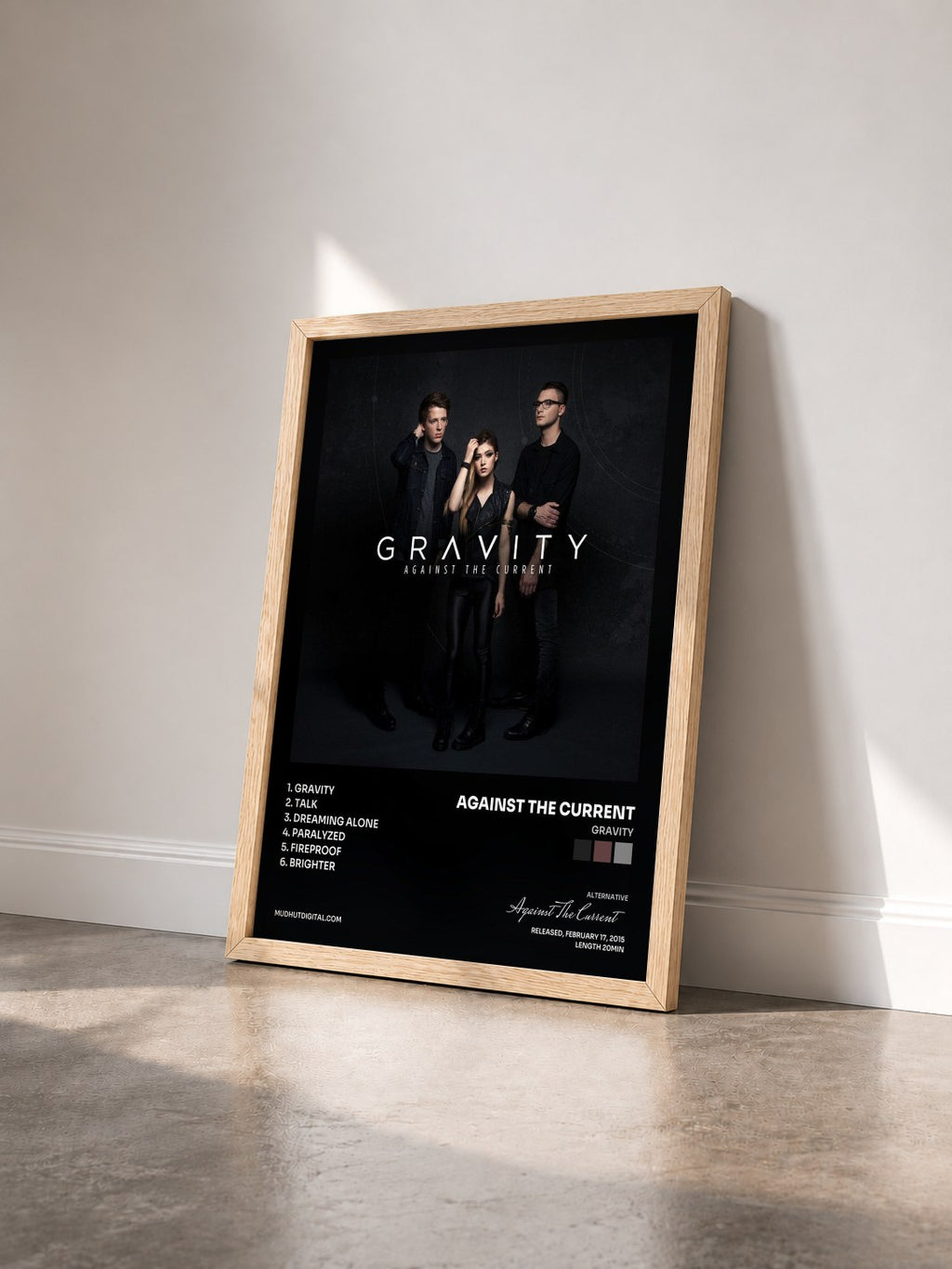 #bois Tableau de l'album Gravity de Against The Current vu de trois quarts, cadre en bois brut