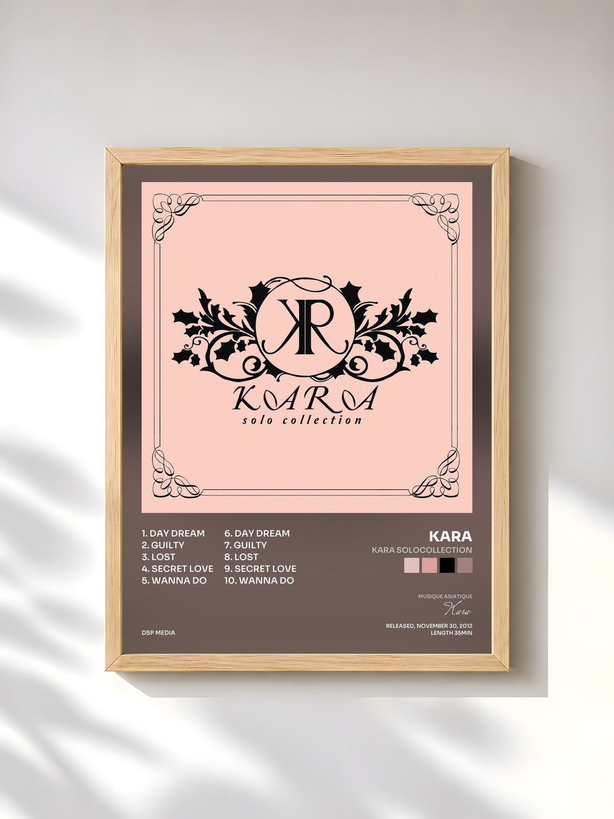 #bois Tableau de l'album KARA SoloCollection de Kara, cadre en bois brut, imprimé et encadré en France