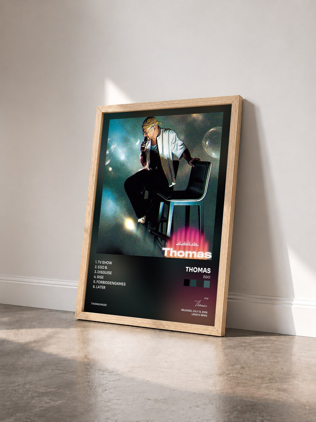#bois Tableau de l'album EgO de Thomas vu de trois quarts, cadre en bois brut