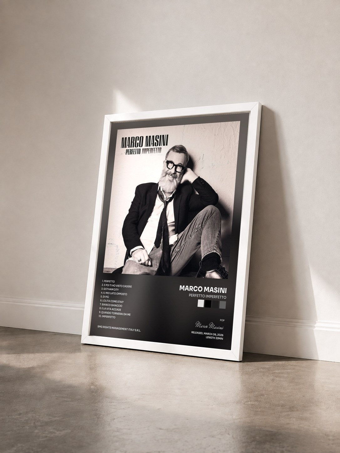 #blanc Tableau de l'album Perfetto imperfetto de Marco Masini vu de trois quarts, cadre blanc