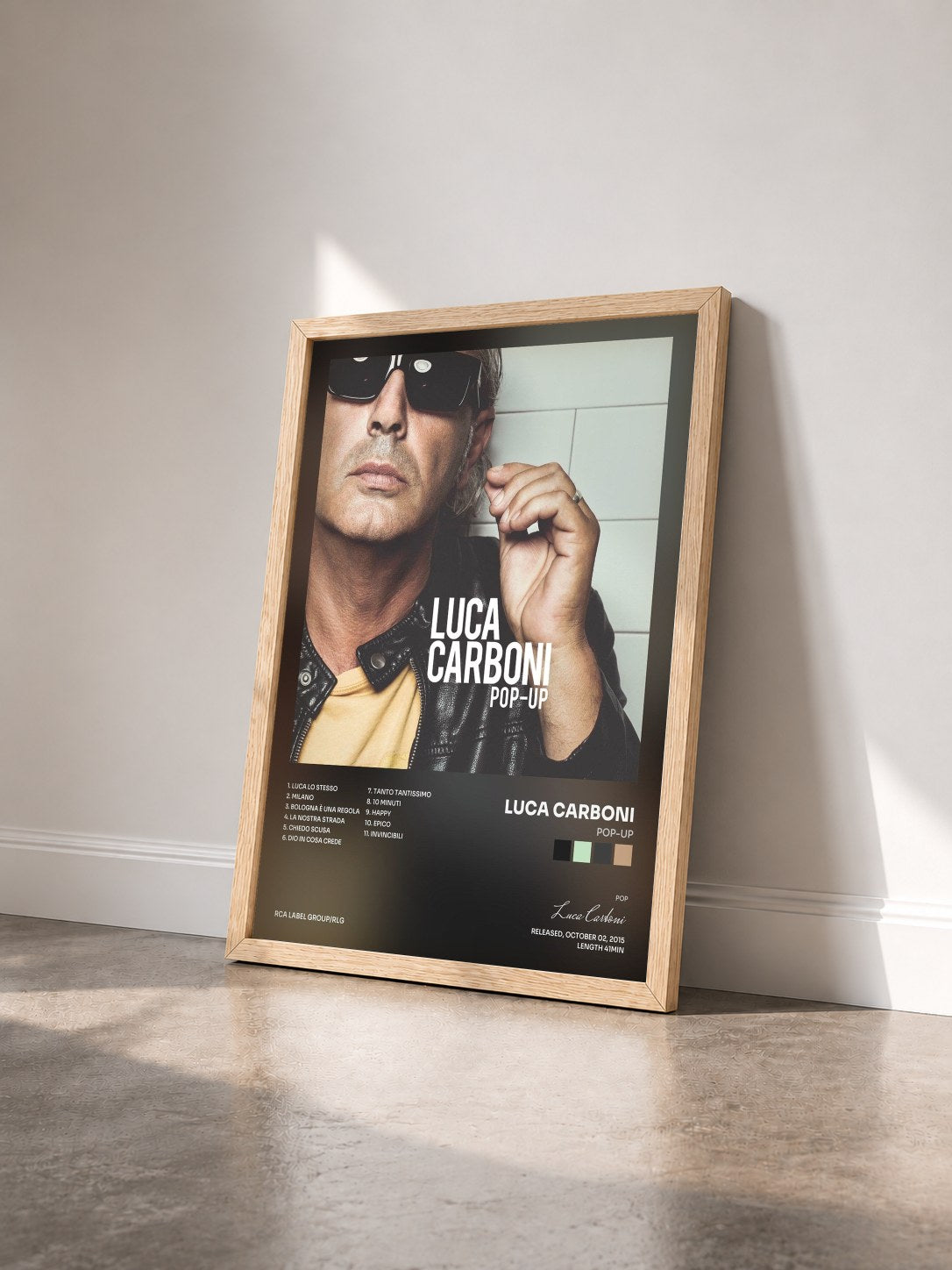 #bois Tableau de l'album Pop-Up de Luca Carboni vu de trois quarts, cadre en bois brut