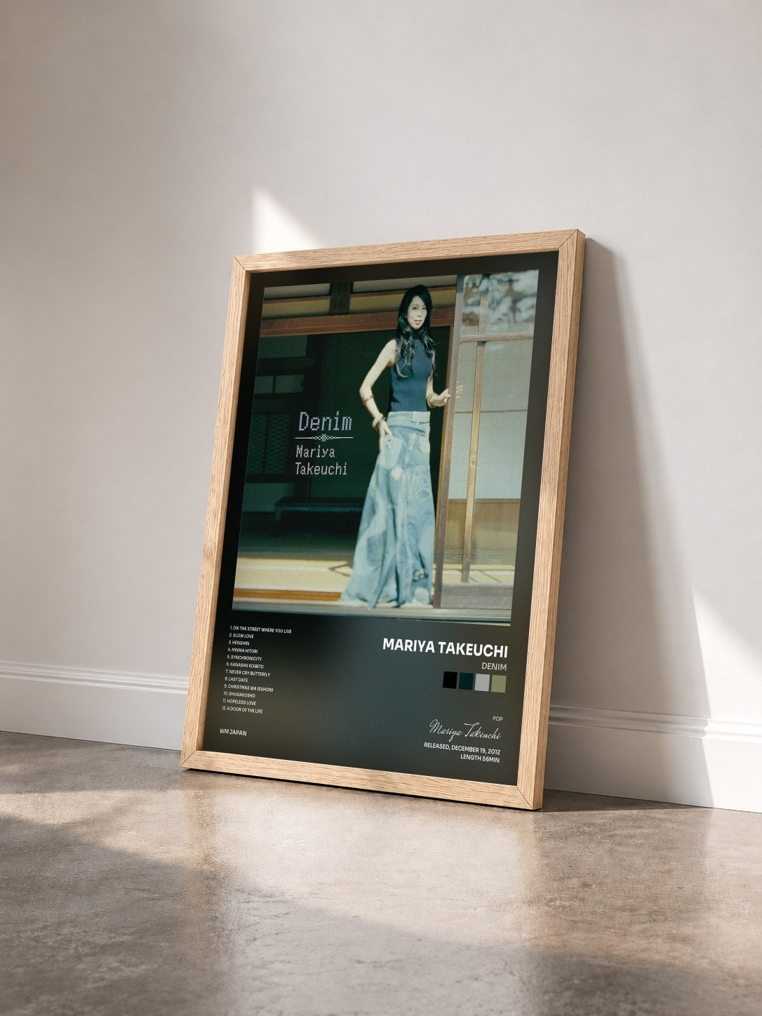 #bois Tableau de l'album Denim de Mariya Takeuchi vu de trois quarts, cadre en bois brut