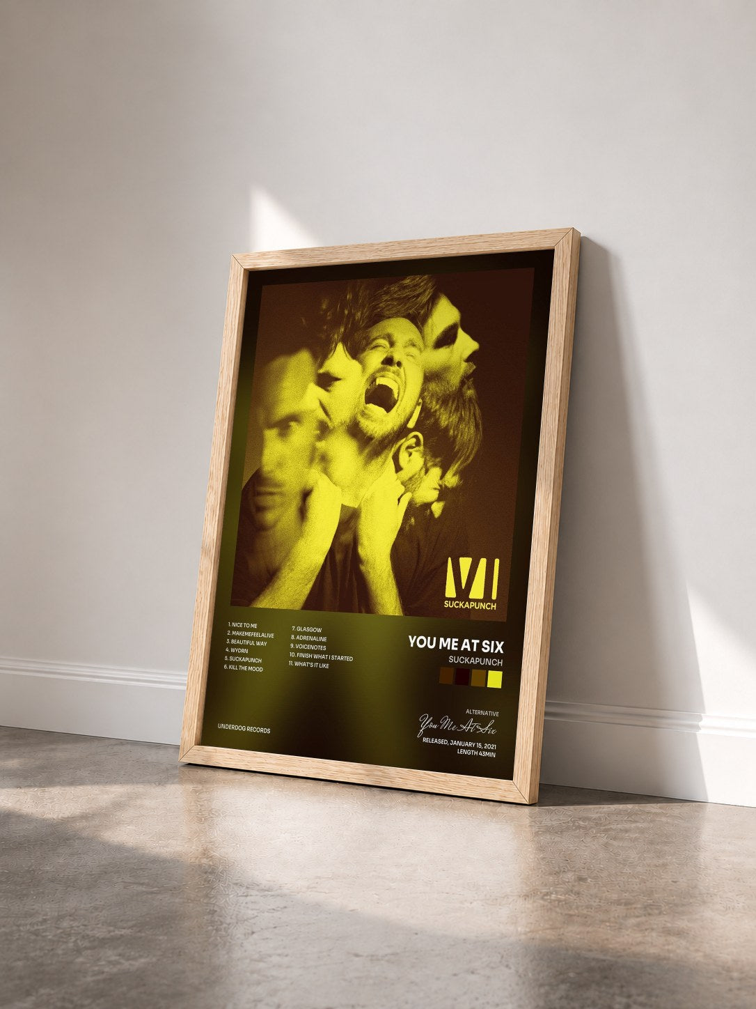 #bois Tableau de l'album SUCKAPUNCH de You Me At Six vu de trois quarts, cadre en bois brut