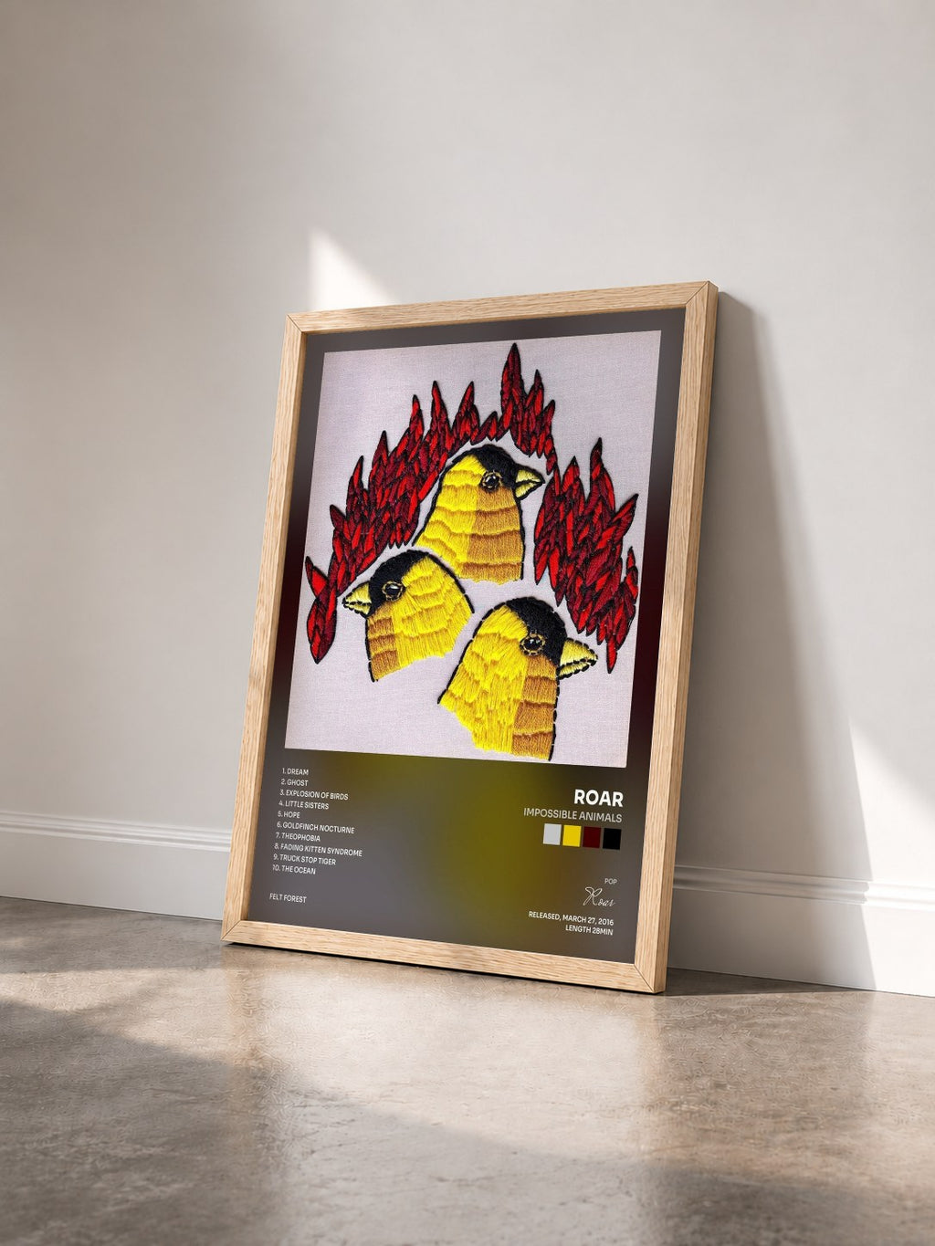 #bois Tableau de l'album Impossible Animals de Roar vu de trois quarts, cadre en bois brut