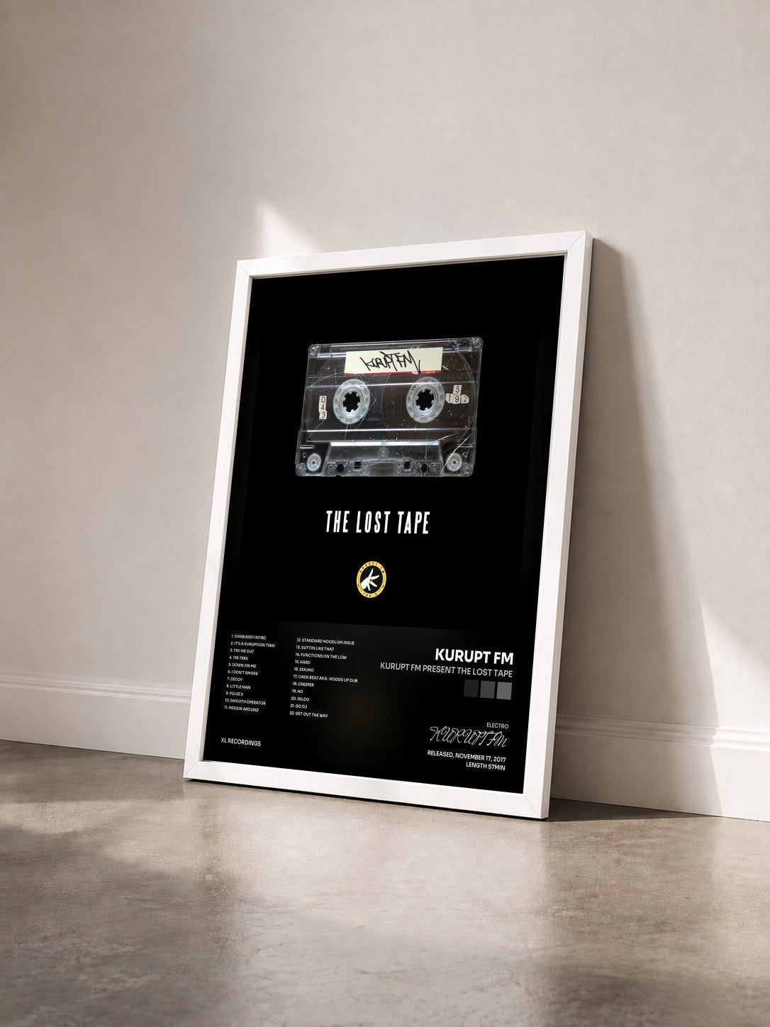#blanc Tableau de l'album Kurupt FM present The Lost Tape de KURUPT FM vu de trois quarts, cadre blanc
