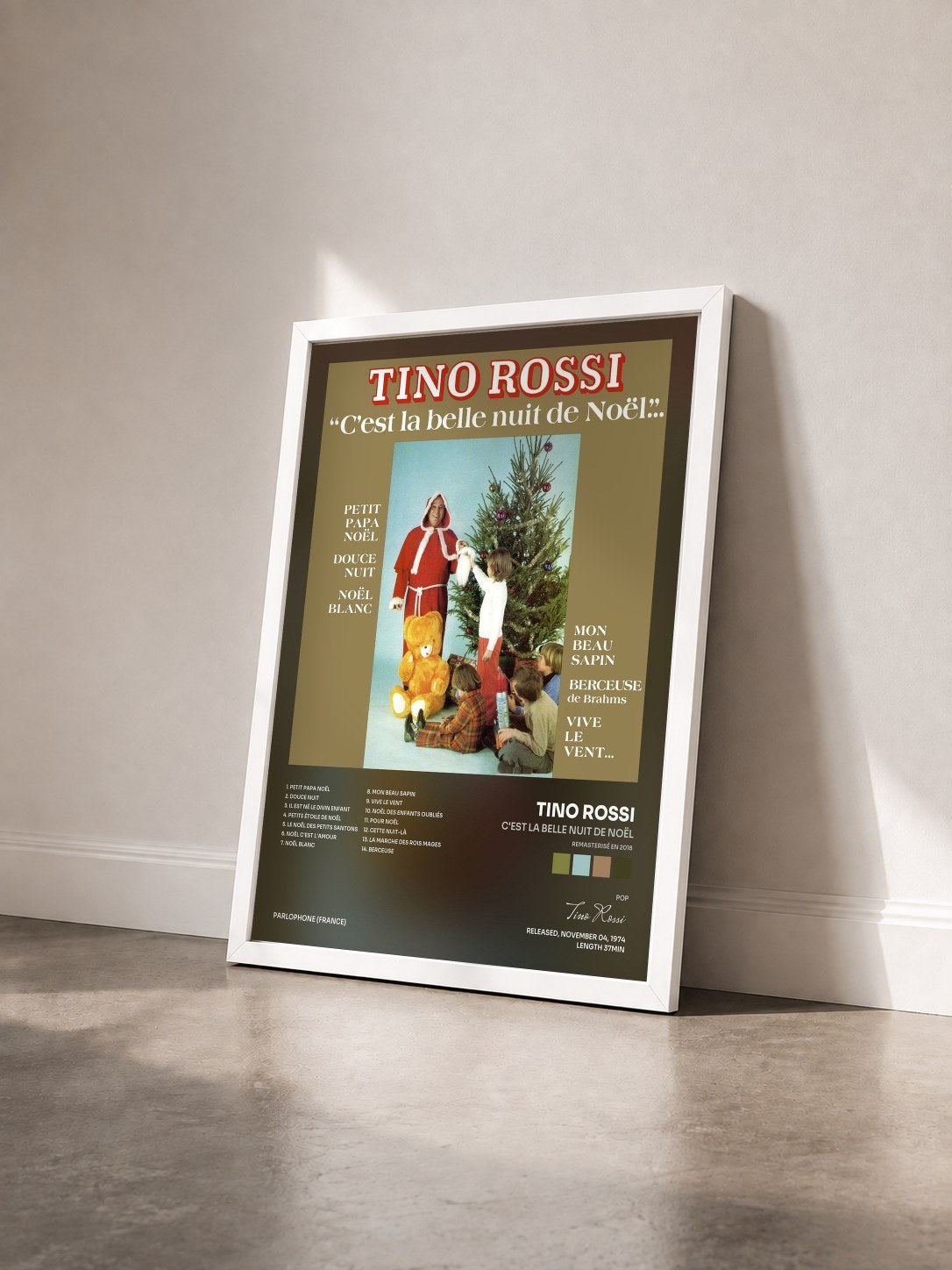#blanc Tableau de l'album C'est la belle nuit de Noël (Remasterisé en 2018) de Tino Rossi vu de trois quarts, cadre blanc