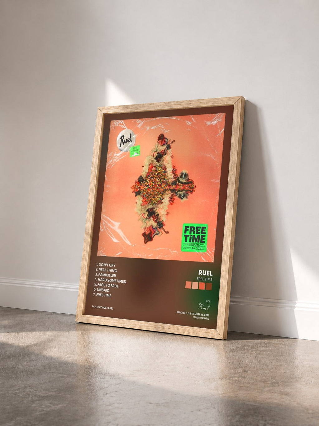 #bois Tableau de l'album Free Time de Ruel vu de trois quarts, cadre en bois brut