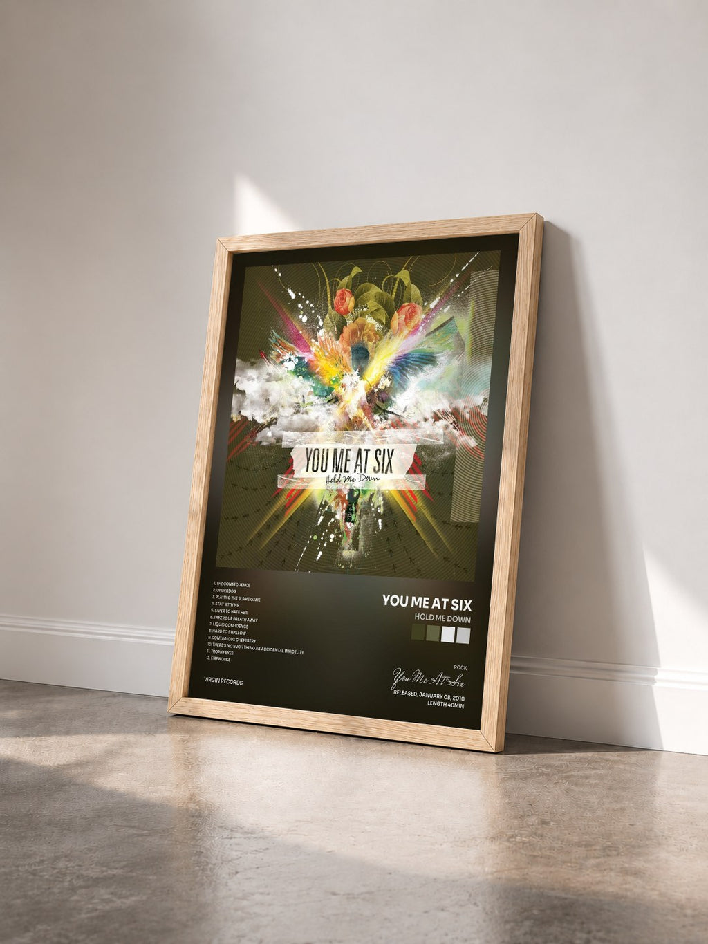 #bois Tableau de l'album Hold Me Down de You Me At Six vu de trois quarts, cadre en bois brut