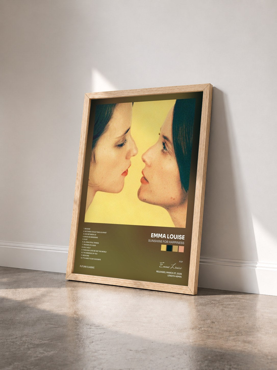 #bois Tableau de l'album Sunshine For Happiness de Emma Louise vu de trois quarts, cadre en bois brut