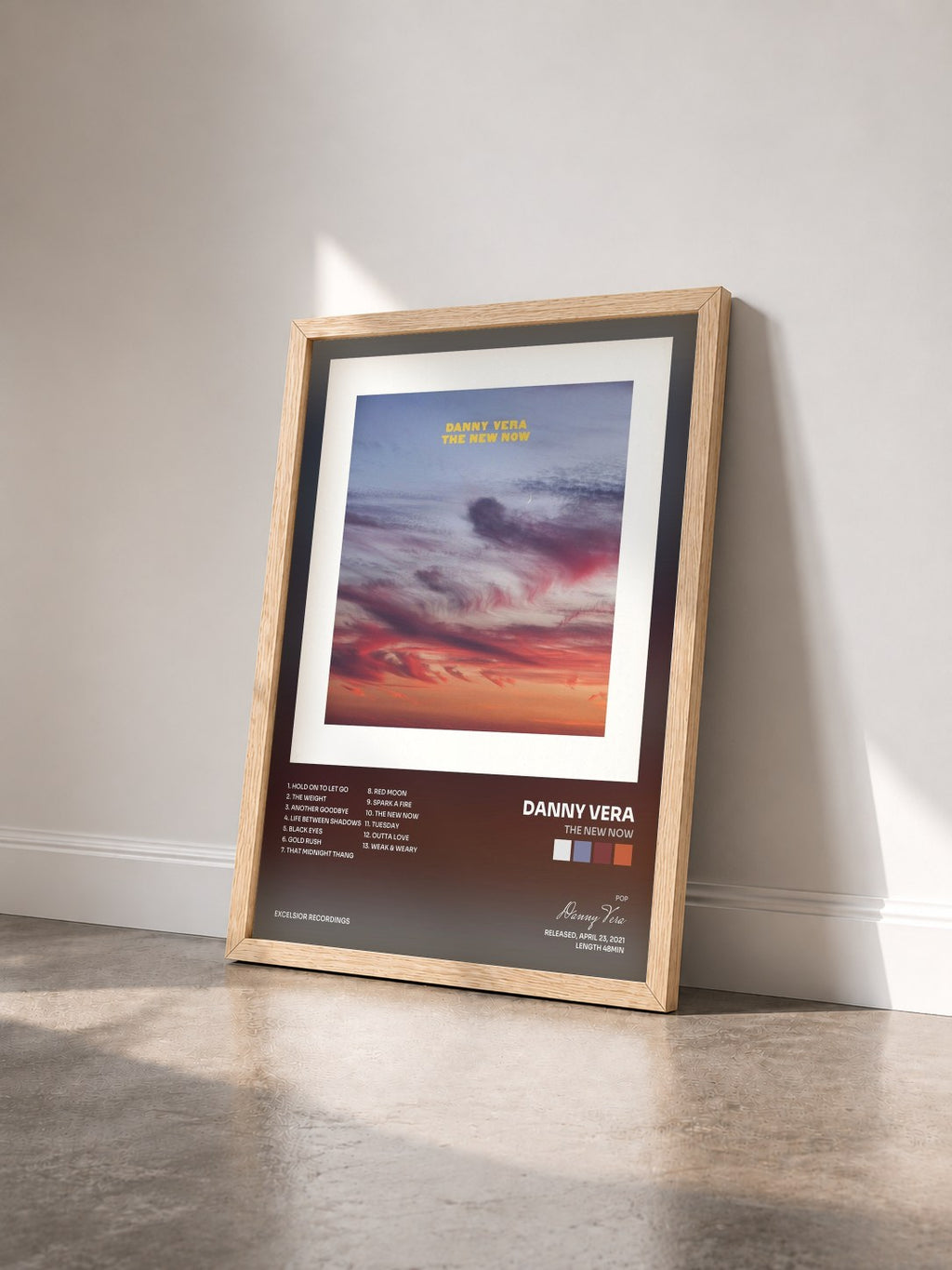 #bois Tableau de l'album The New Now de Danny Vera vu de trois quarts, cadre en bois brut