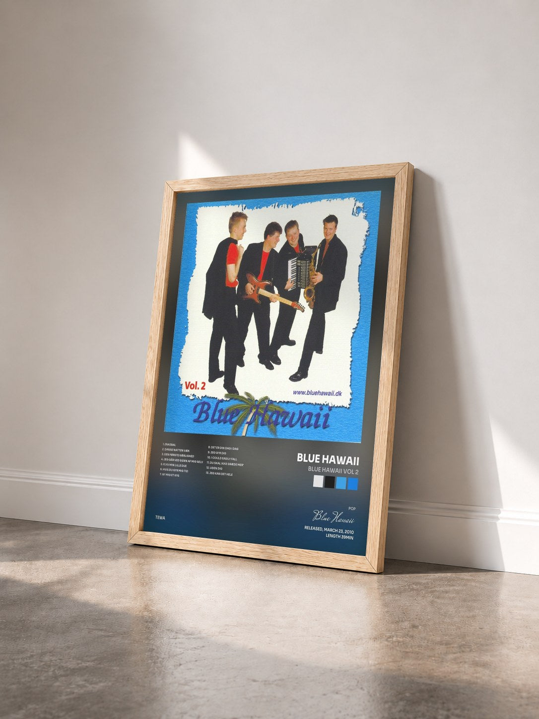 #bois Tableau de l'album Blue Hawaii Vol 2 de Blue Hawaii vu de trois quarts, cadre en bois brut