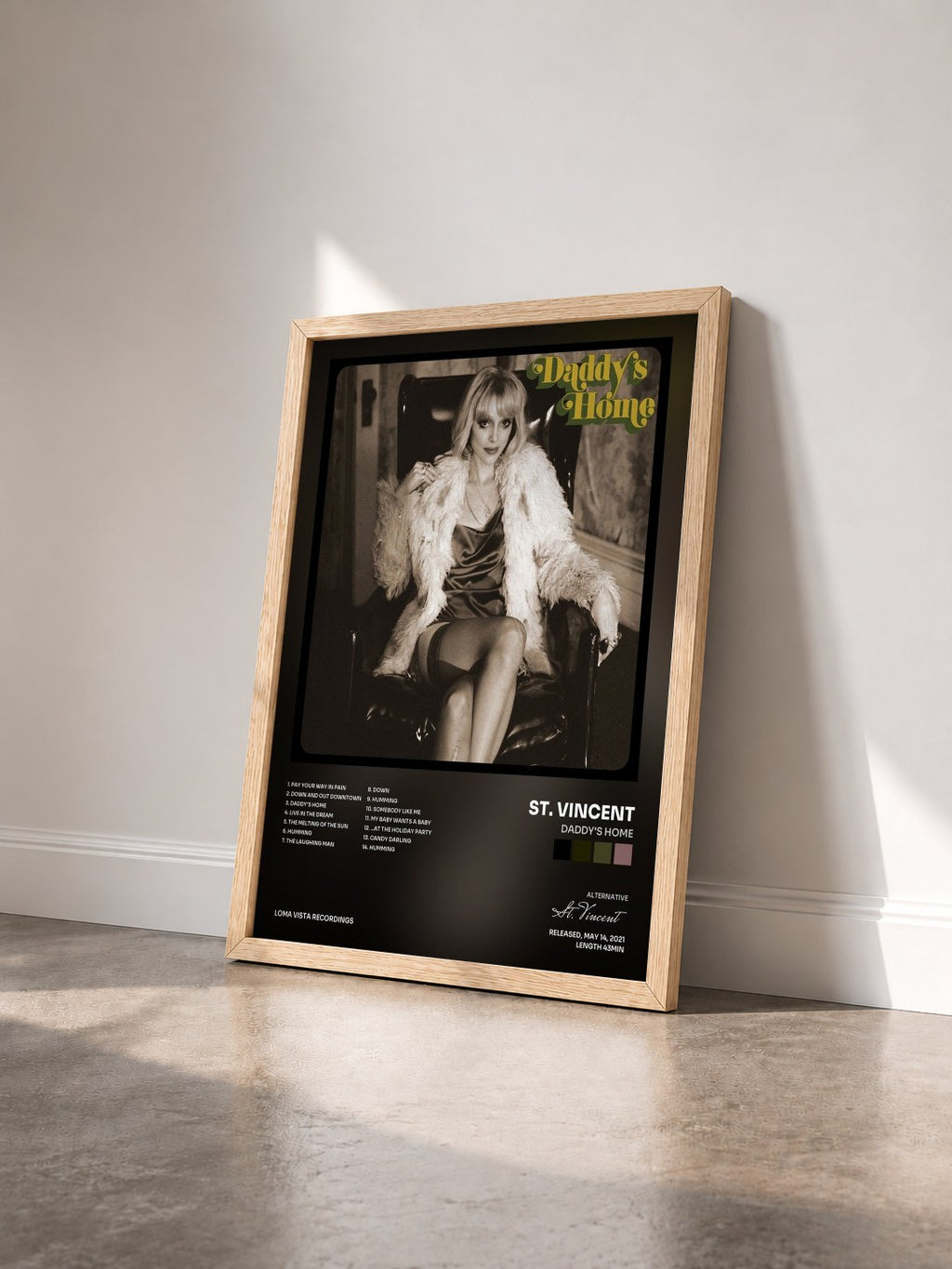 #bois Tableau de l'album Daddy's Home de St. Vincent vu de trois quarts, cadre en bois brut