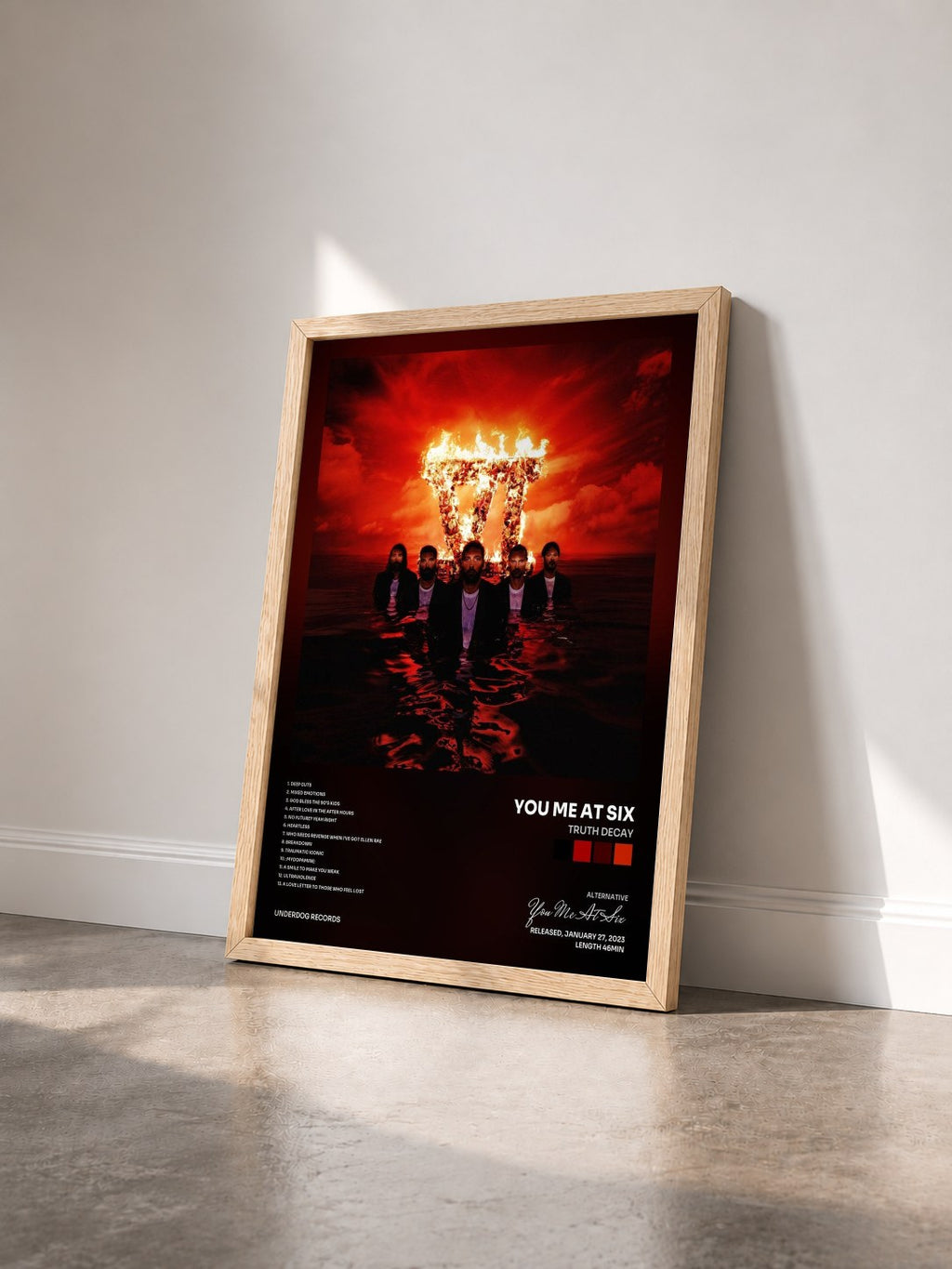 #bois Tableau de l'album Truth Decay de You Me At Six vu de trois quarts, cadre en bois brut