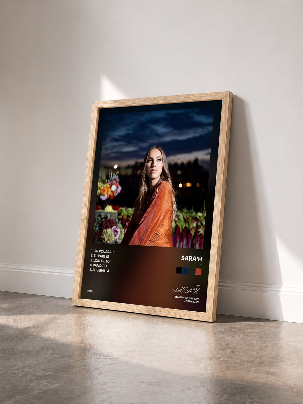 #bois Tableau de l'album 1 de SARA’H vu de trois quarts, cadre en bois brut