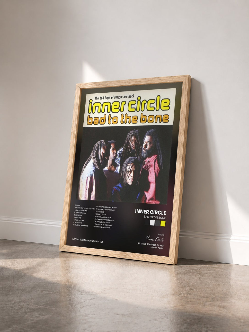 #bois Tableau de l'album Bad to the Bone de Inner Circle vu de trois quarts, cadre en bois brut
