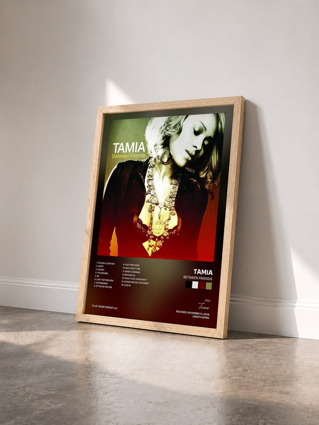 #bois Tableau de l'album Between Friends de Tamia vu de trois quarts, cadre en bois brut