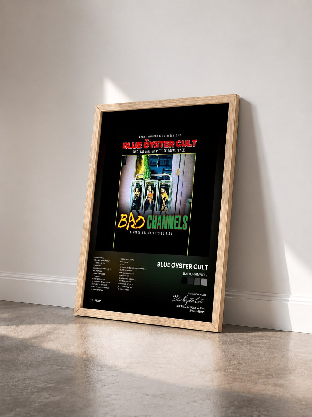 #bois Tableau de l'album Bad Channels de Blue Öyster Cult vu de trois quarts, cadre en bois brut