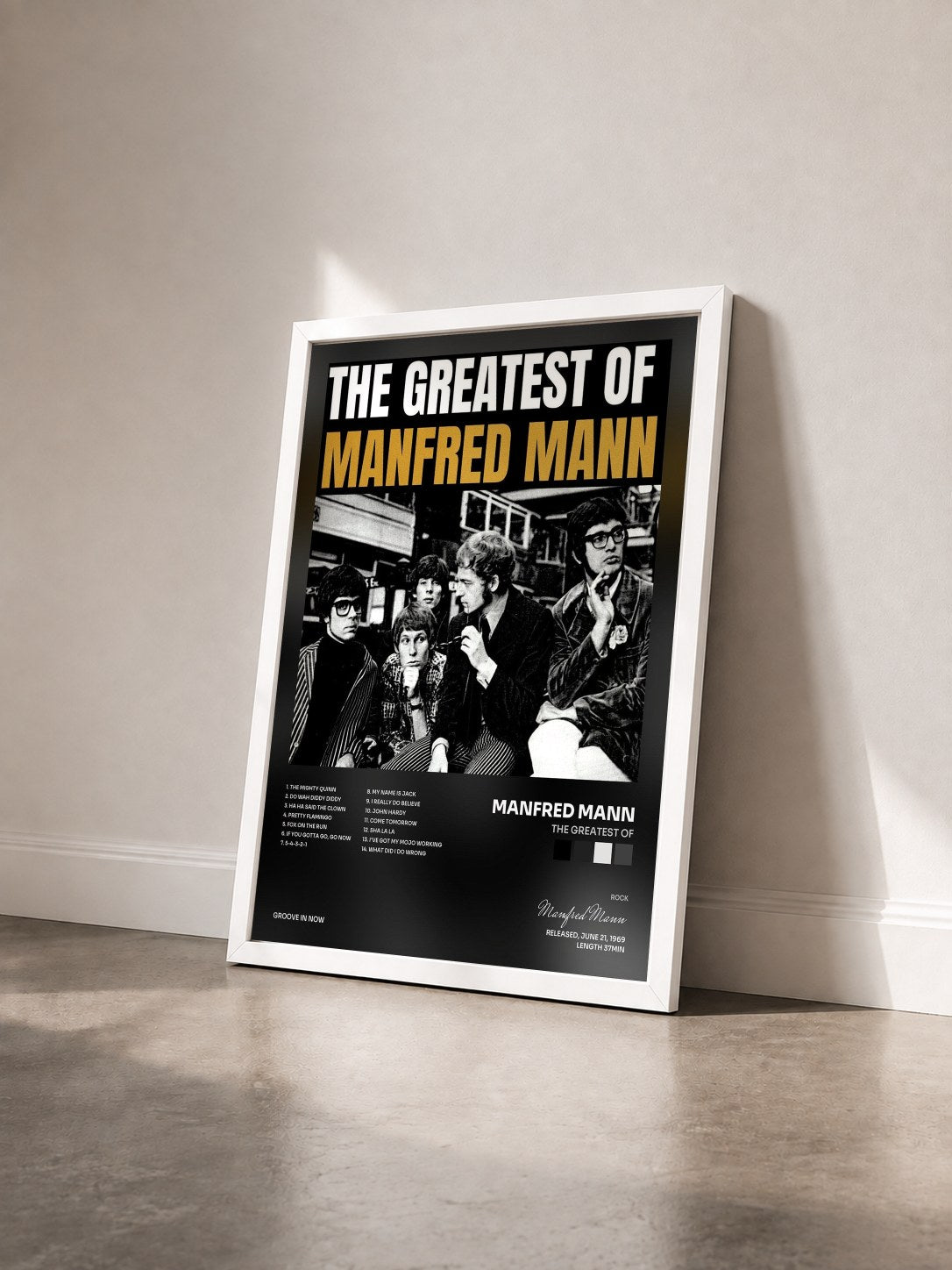 #blanc Tableau de l'album The Greatest Of de Manfred Mann vu de trois quarts, cadre blanc