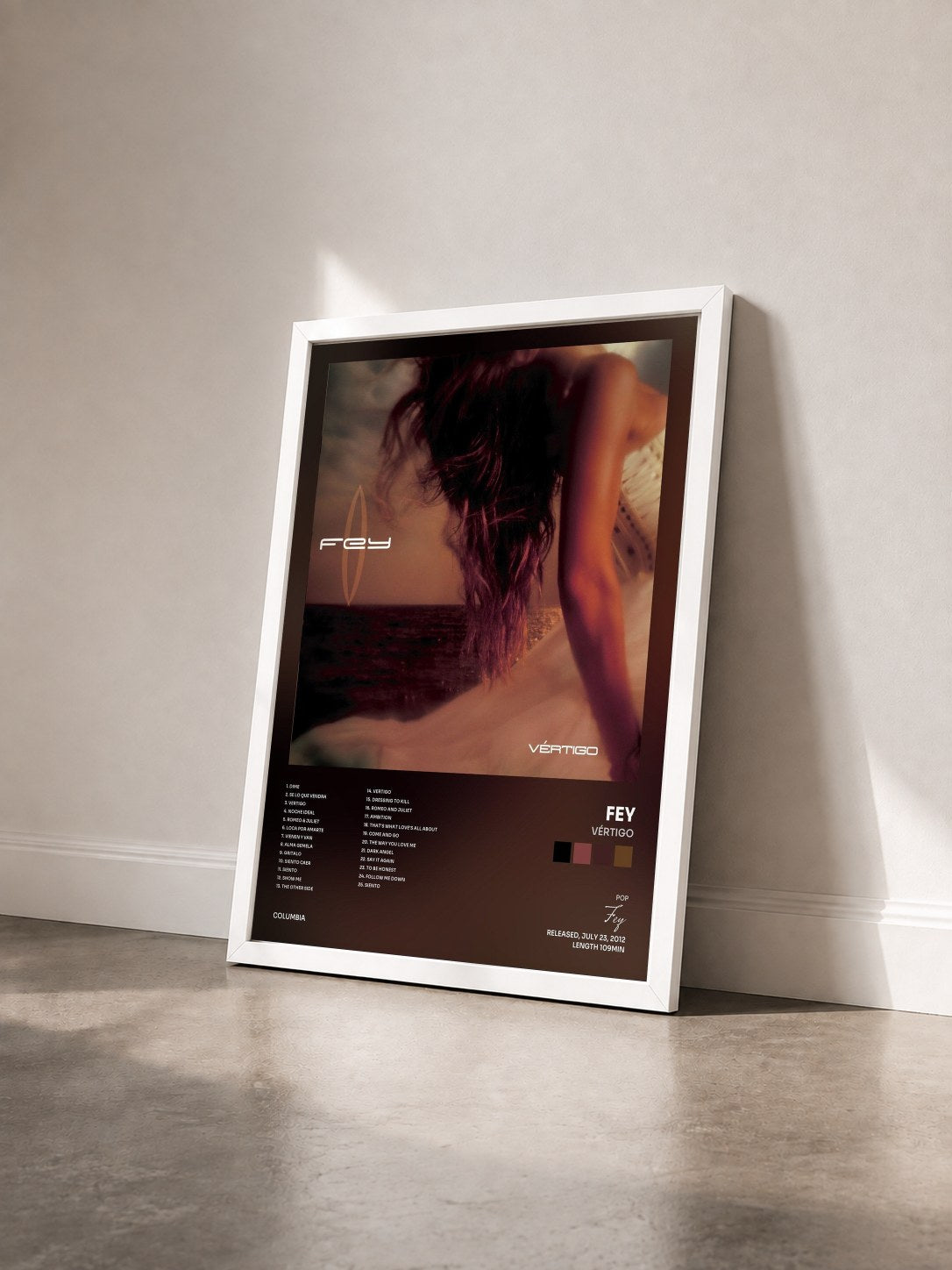 #blanc Tableau de l'album Vértigo de Fey vu de trois quarts, cadre blanc