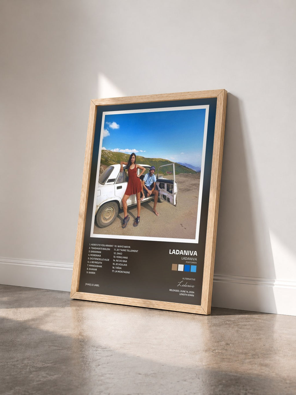 #bois Tableau de l'album Ladaniva (Postcards) de Ladaniva vu de trois quarts, cadre en bois brut