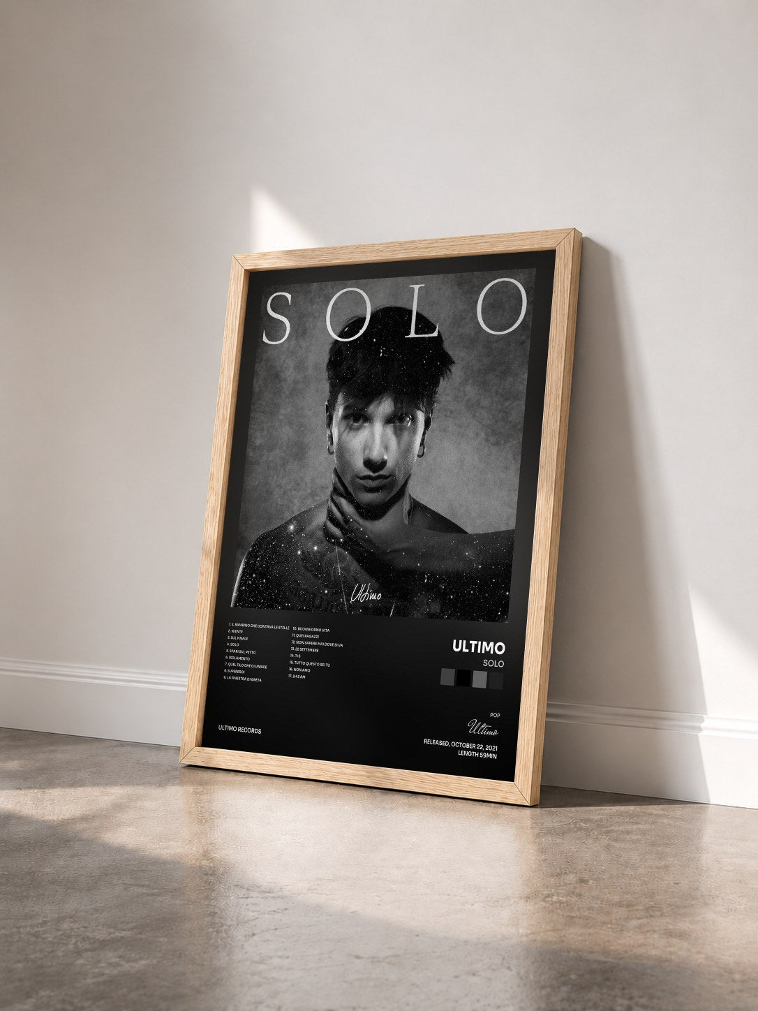 #bois Tableau de l'album Solo de Ultimo vu de trois quarts, cadre en bois brut