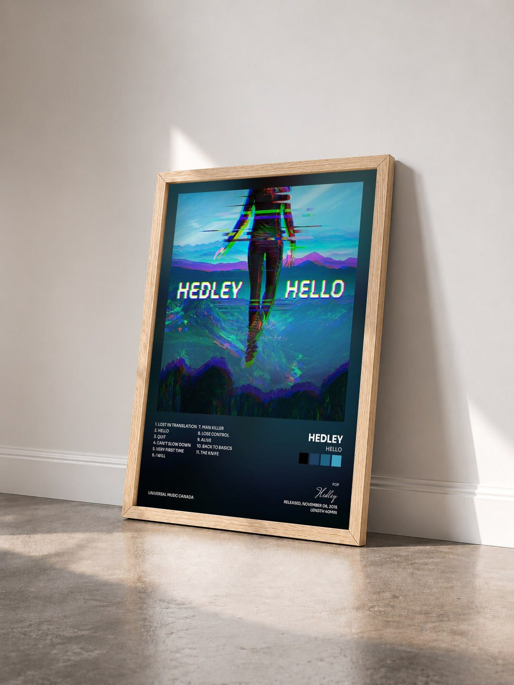 #bois Tableau de l'album Hello de Hedley vu de trois quarts, cadre en bois brut