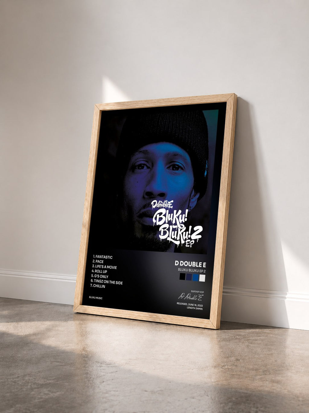 #bois Tableau de l'album Bluku Bluku EP 2 de D Double E vu de trois quarts, cadre en bois brut