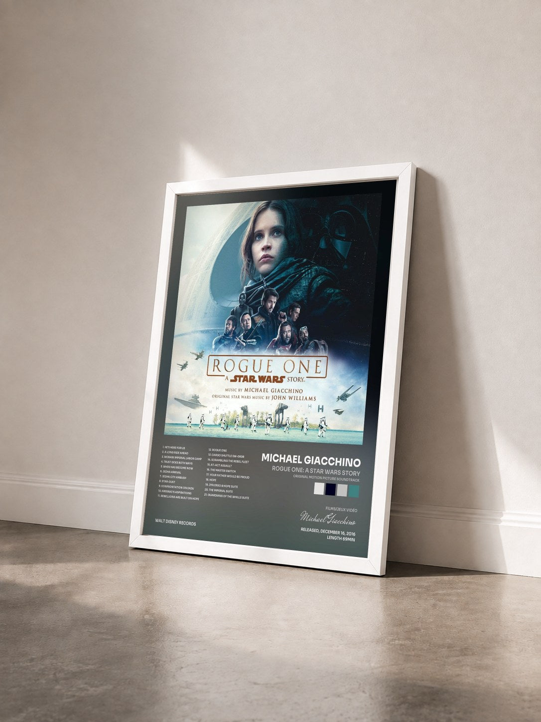 #blanc Tableau de l'album Rogue One: A Star Wars Story (Original Motion Picture Soundtrack) de Michael Giacchino vu de trois quarts, cadre blanc
