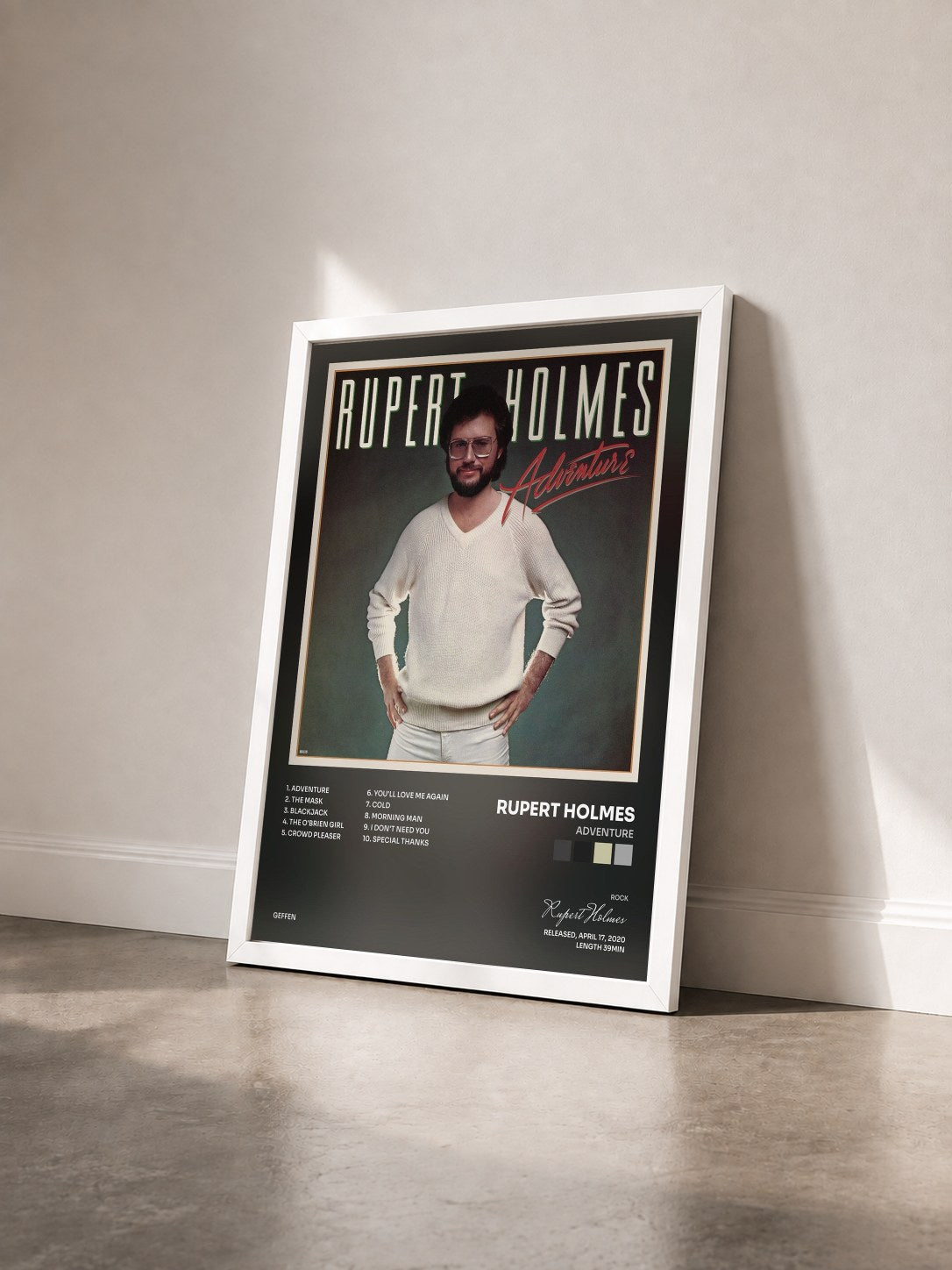 #blanc Tableau de l'album Adventure de Rupert Holmes vu de trois quarts, cadre blanc