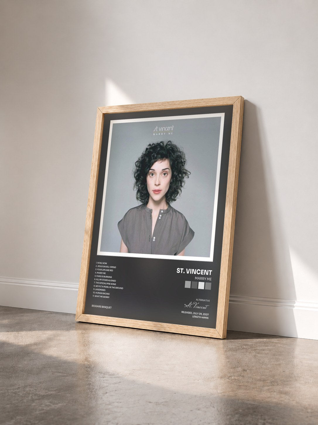 #bois Tableau de l'album Marry Me de St. Vincent vu de trois quarts, cadre en bois brut