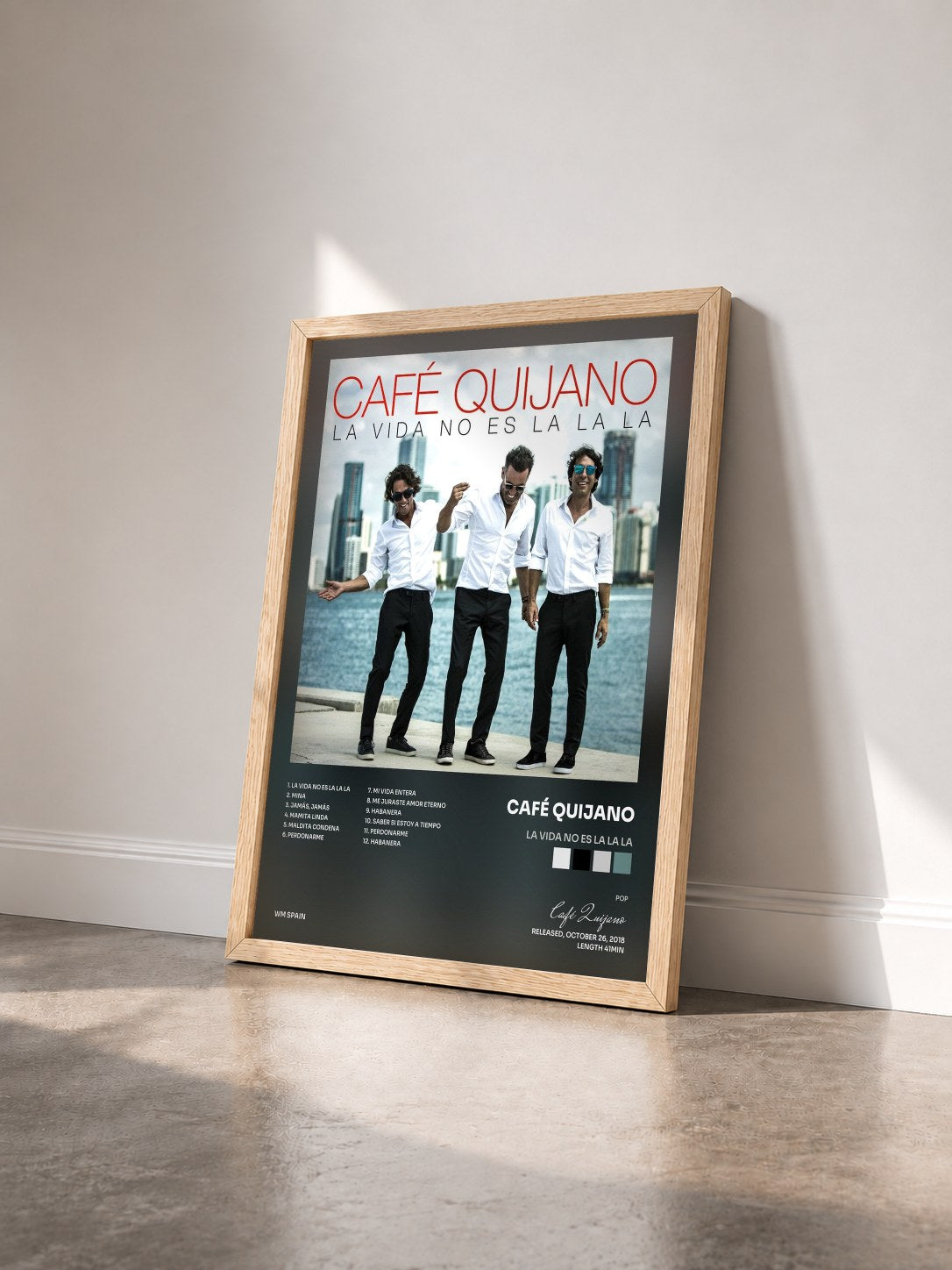 #bois Tableau de l'album La vida no es La la la de Café Quijano vu de trois quarts, cadre en bois brut