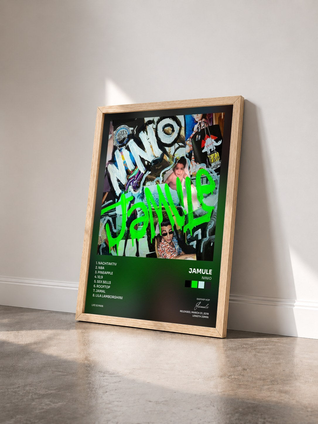 #bois Tableau de l'album Ninio de Jamule vu de trois quarts, cadre en bois brut