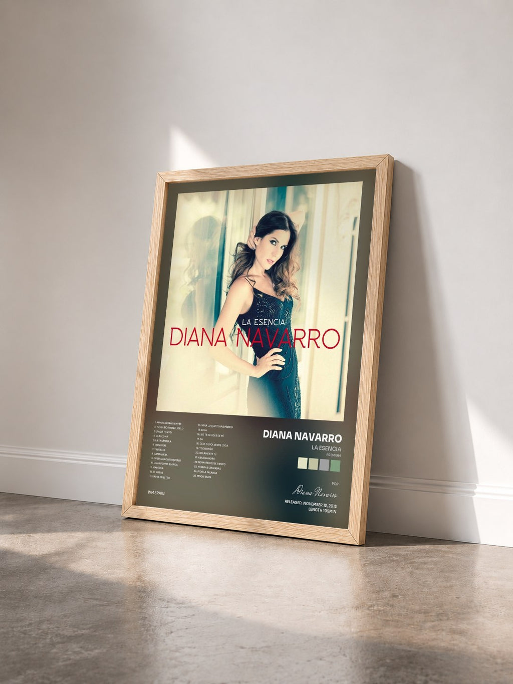 #bois Tableau de l'album La Esencia (Premium) de Diana Navarro vu de trois quarts, cadre en bois brut