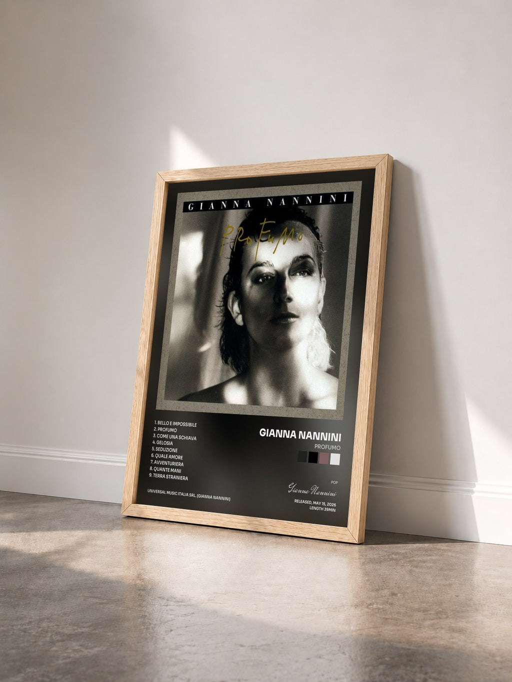 #bois Tableau de l'album Profumo de Gianna Nannini vu de trois quarts, cadre en bois brut