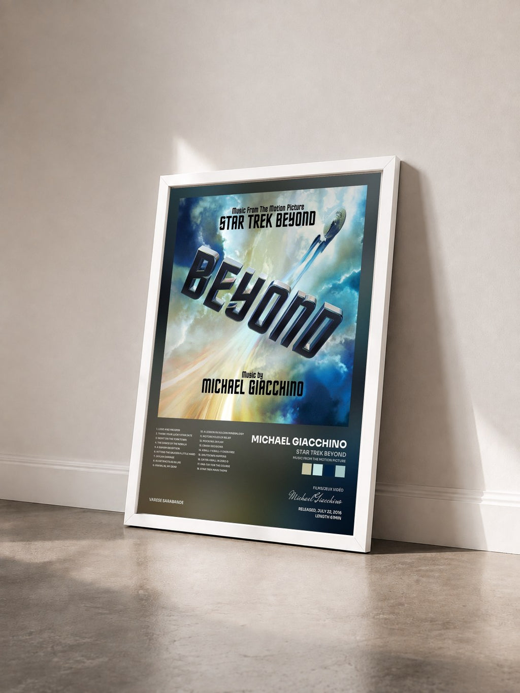 #blanc Tableau de l'album Star Trek Beyond (Music From The Motion Picture) de Michael Giacchino vu de trois quarts, cadre blanc