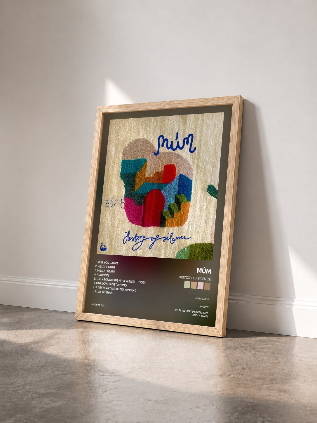 #bois Tableau de l'album History of Silence de múm vu de trois quarts, cadre en bois brut