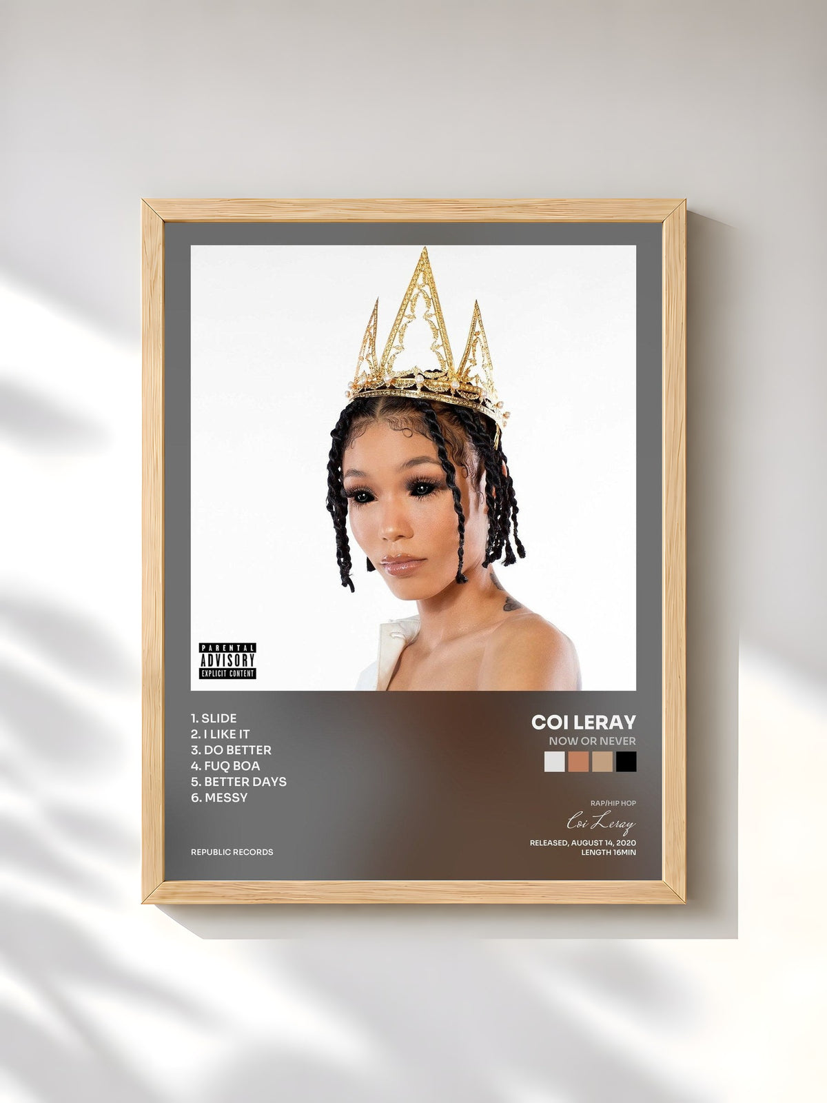 #bois Tableau de l'album Now or Never de Coi Leray, cadre en bois brut, imprimé et encadré en France