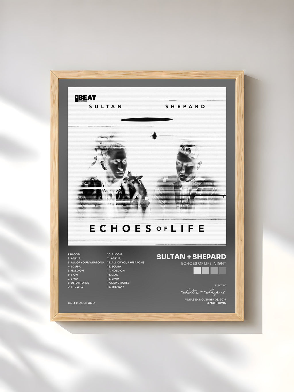 #bois Tableau de l'album Echoes Of Life: Night de Sultan + Shepard, cadre en bois brut, imprimé et encadré en France