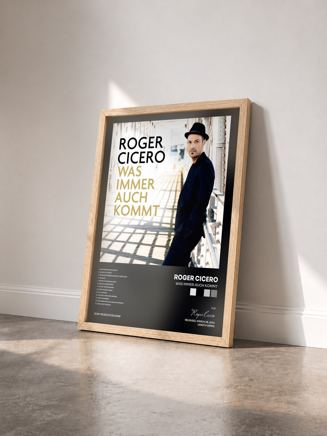 #bois Tableau de l'album Was immer auch kommt de Roger Cicero vu de trois quarts, cadre en bois brut