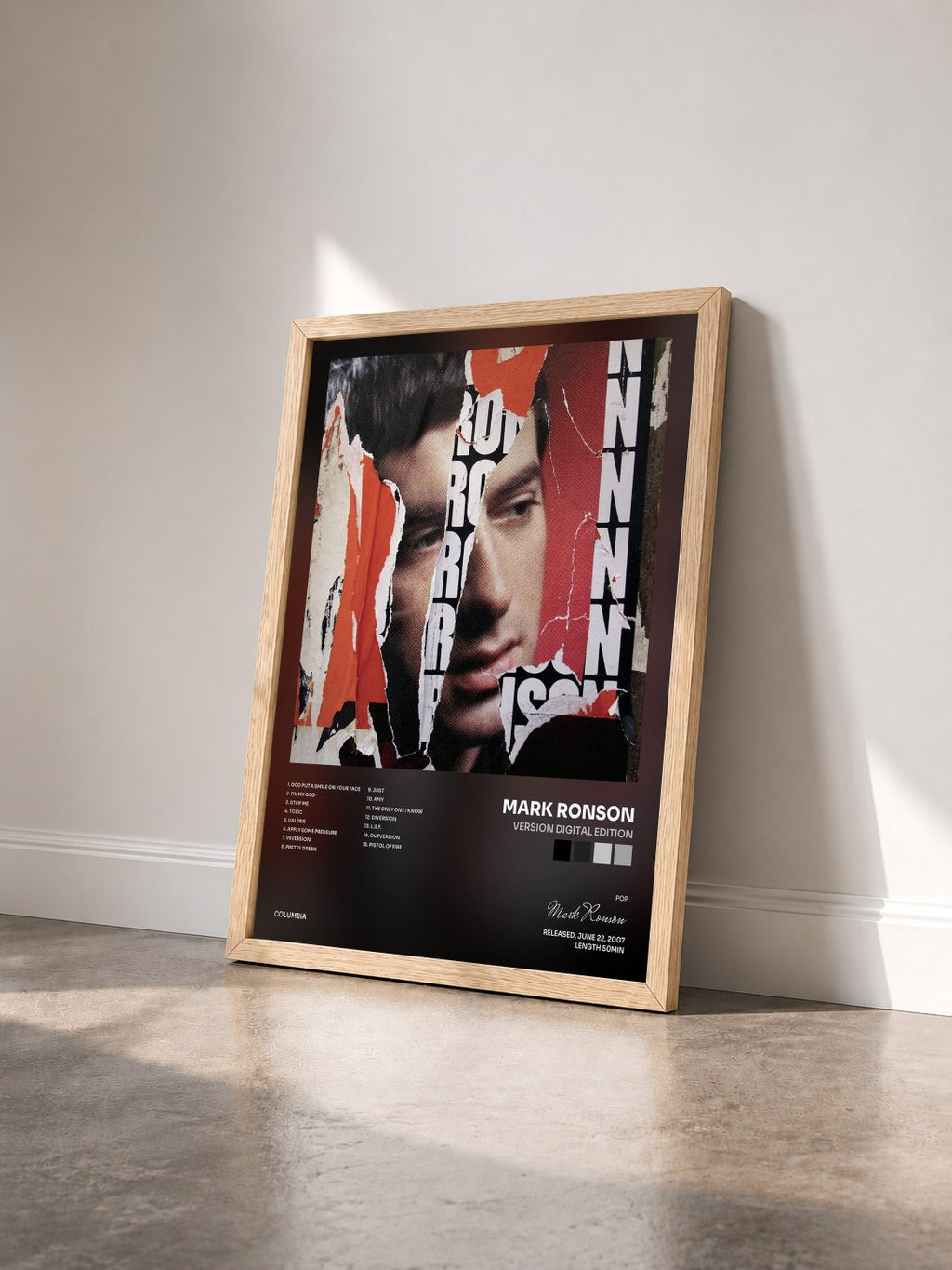 #bois Tableau de l'album Version Digital Edition de Mark Ronson vu de trois quarts, cadre en bois brut