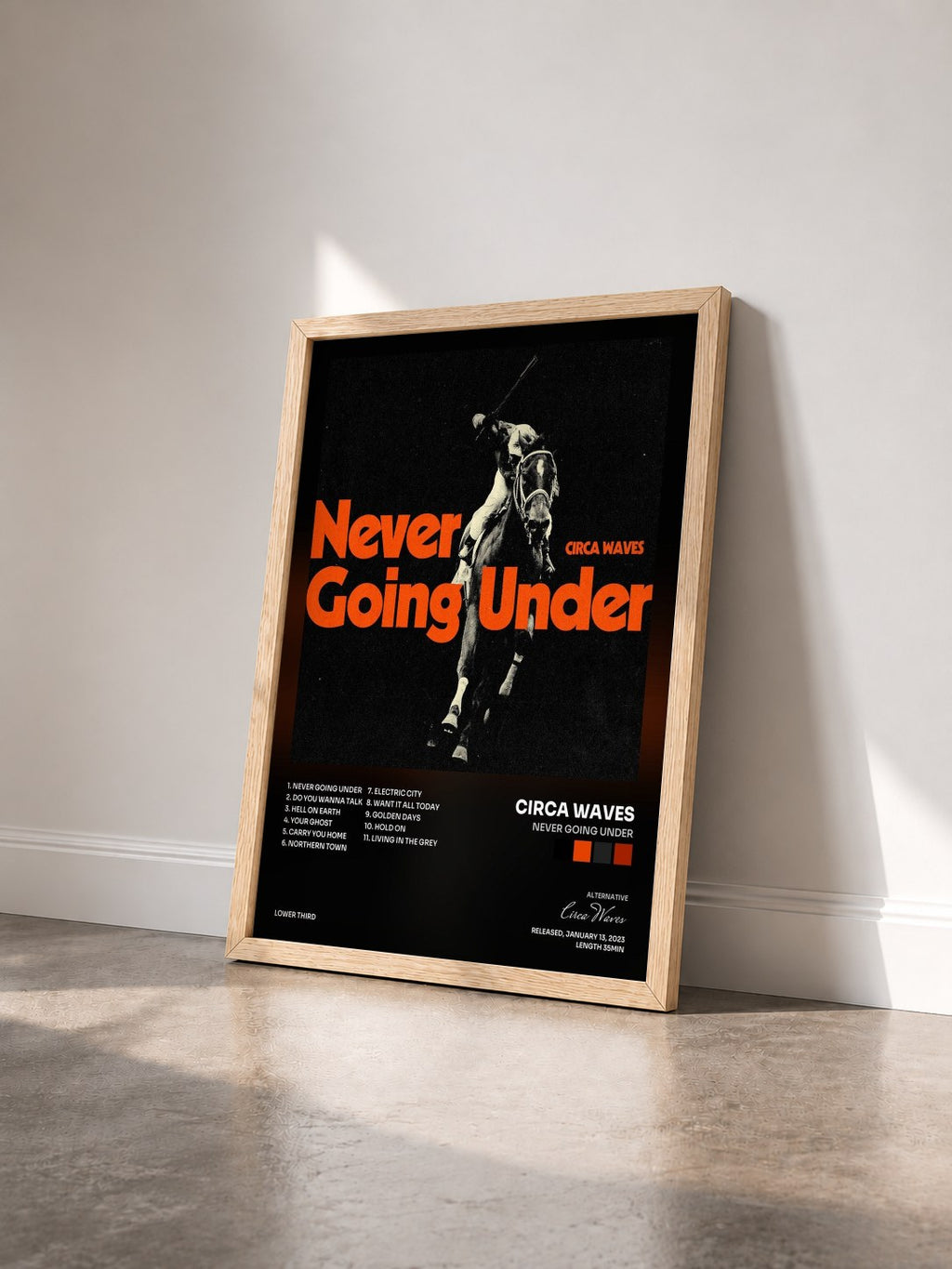 #bois Tableau de l'album Never Going Under de Circa Waves vu de trois quarts, cadre en bois brut